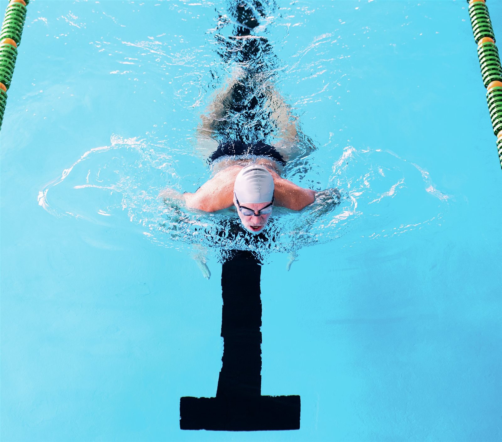 demystifying-breaststroke-knee-issues-outdoor-swimmer-november-23