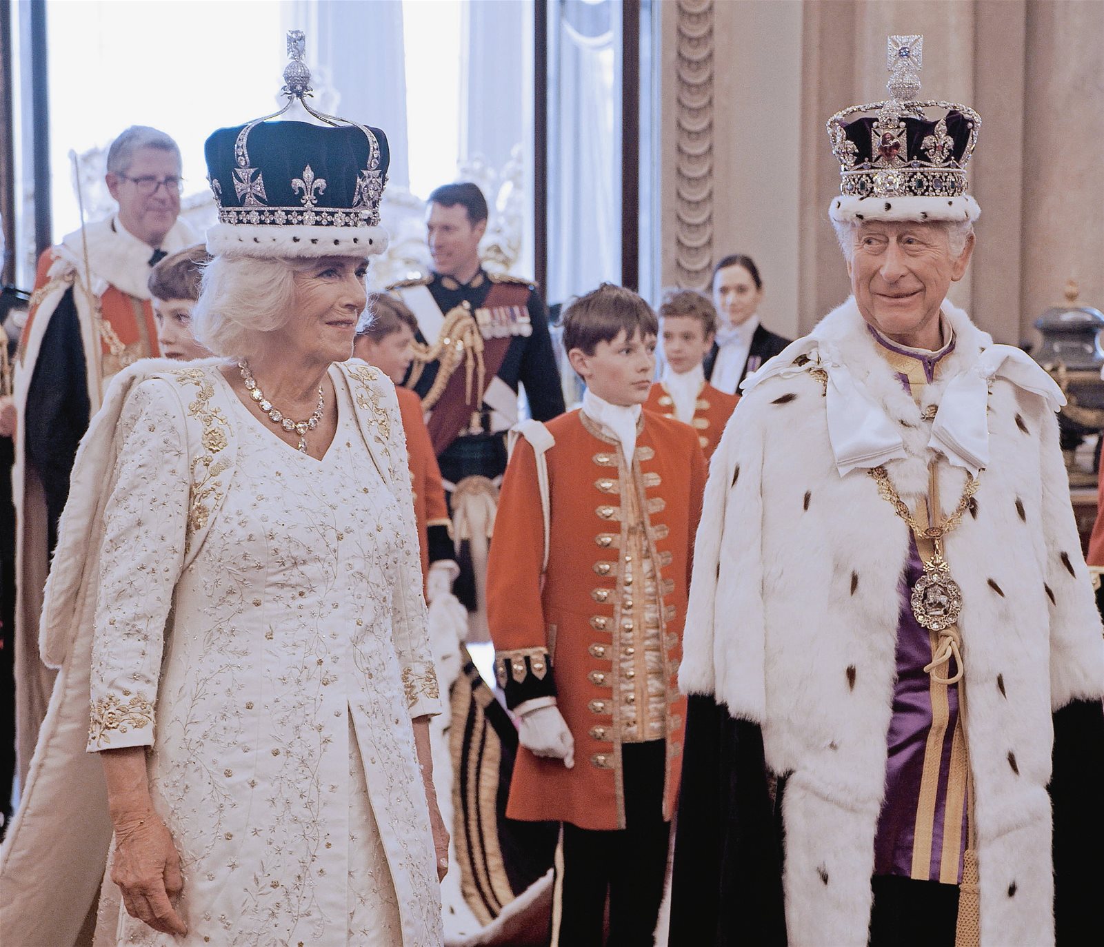 REVEALING THE INSIDE STORY OF THE KING’S CORONATION ROYAL AUTHOR ROBERT ...