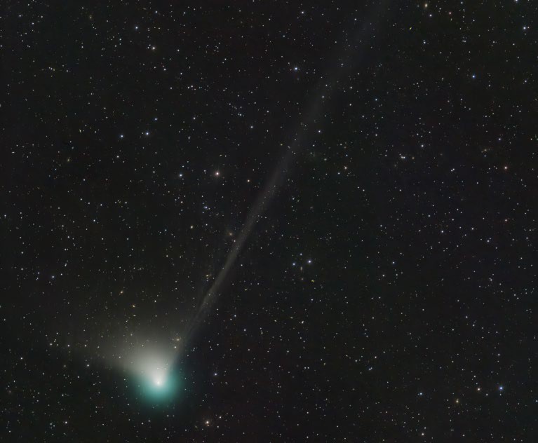 Optical illusion gives green comet an ‘anti -tail’ that defies physics ...