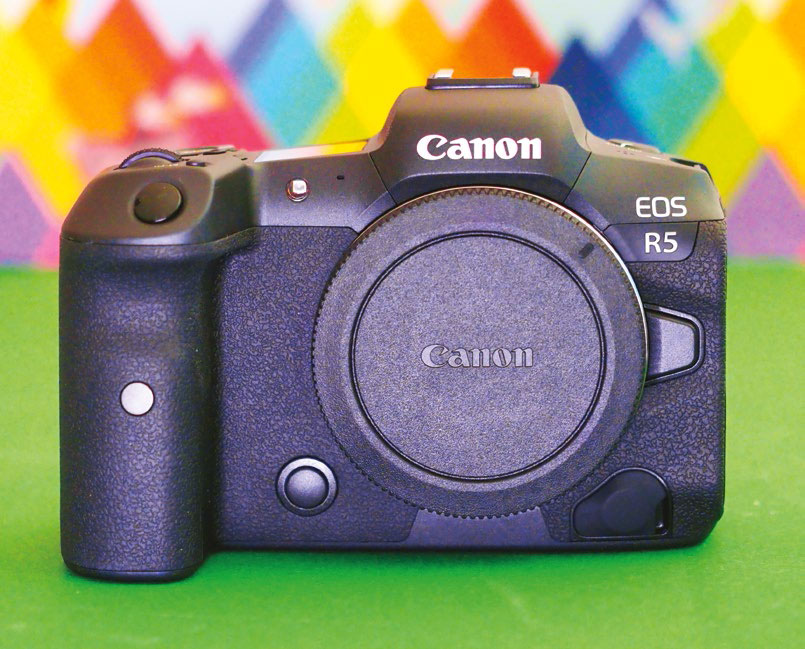 Canon EOS R5 dominates mirrorless market | Digital Photographer Issue 231